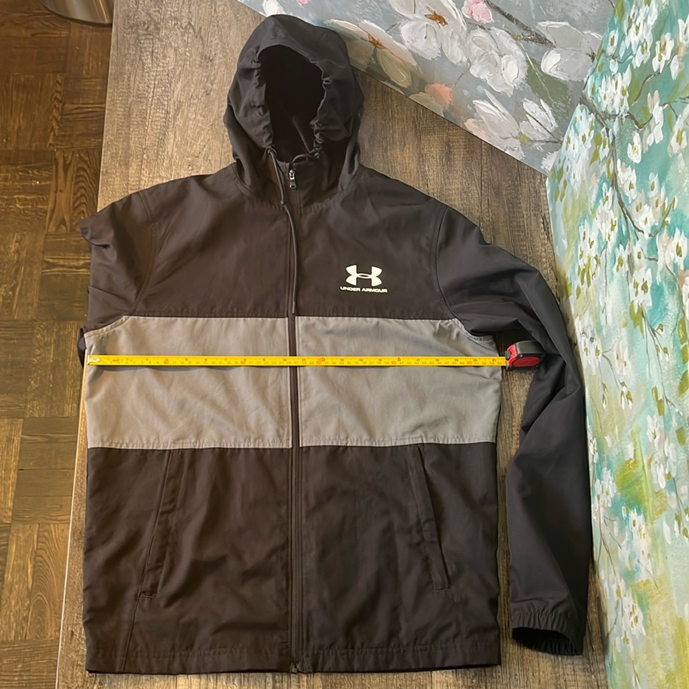 Under Armour windbreaker size men’s S